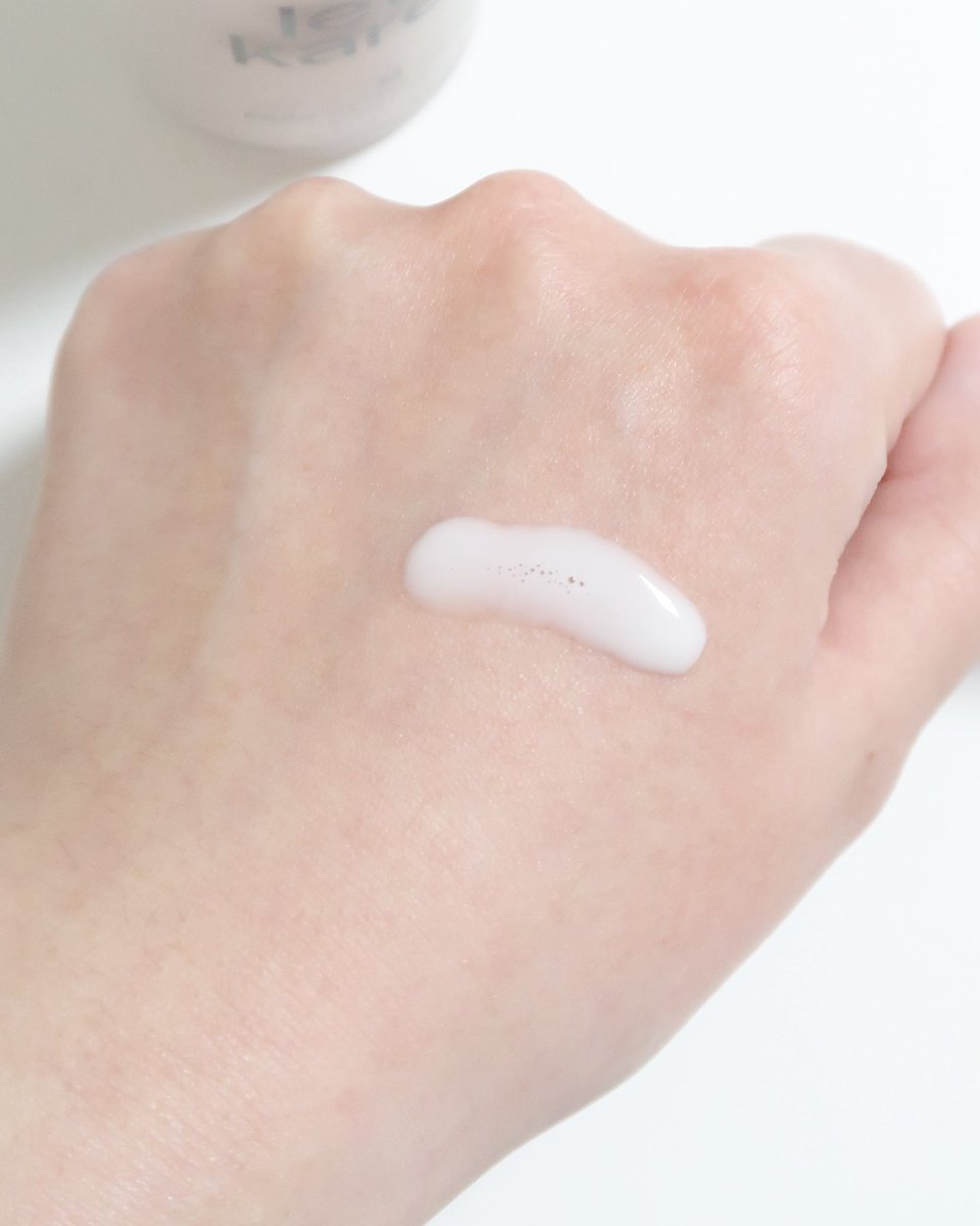 #광고 <a href="/Karedkr/">케어드</a>

케어드 PDRN 오트밀크 앰플 세럼🥣🥛

이마 속건조 때문에 화딱지 나는 요즘, 속건조 해결템이라구 해서 써봤어요!

흔들어서 지성 피부는 양볼에 1펌프씩, 수부지는 건조한 곳에 한 번 더 레이어링해서 발라주시면 되는데요