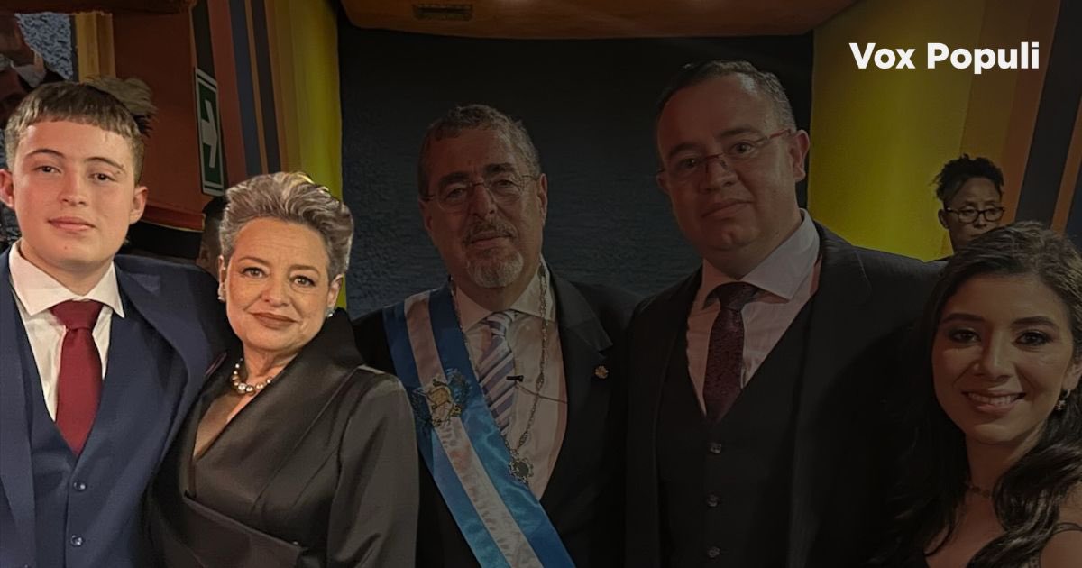 NUEVA INVESTIGACIÓN 🔎

Nieto de la primera dama favorecido con #BecaATaiwán

Adrián Roderico Fuentes Herrarte, el nieto mayor de Lucrecia Peinado, se encuentra estudiando desde agosto de 2025 en el país asiático

Nota de <a href="/marvindelcid/">marvindaviddelcid</a> <a href="/Sonny_Figueroa/">Sonny Figueroa</a> 

voxpopuliguate.com/nieto-primera-…