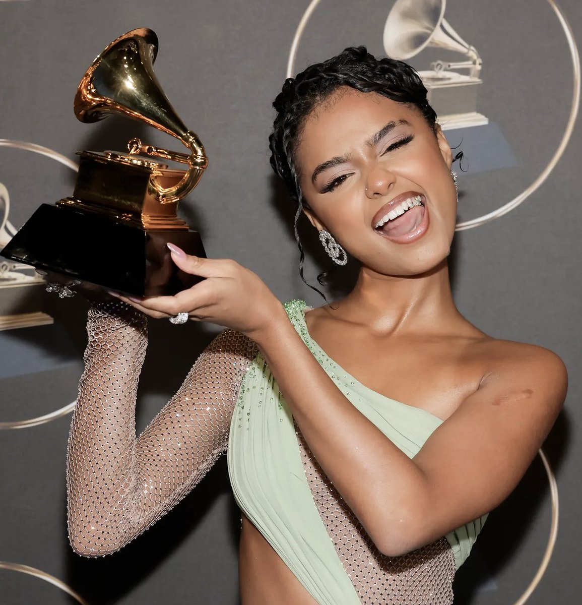 zacisontime's tweet image. THEN                                        NOW