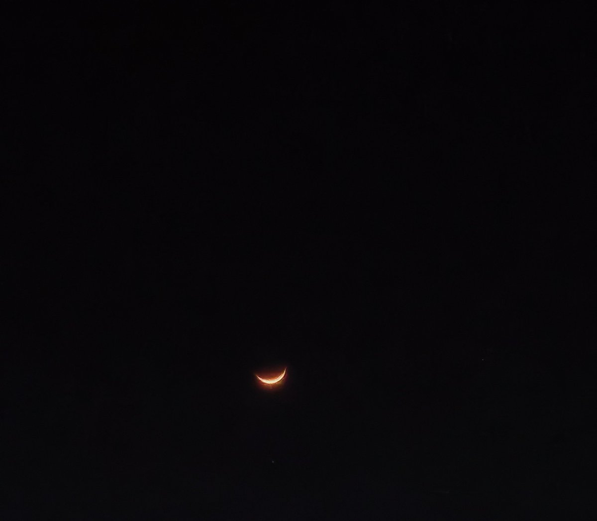 Ambarseriya's tweet image. The day was hectic—back-to-back visits to doctors and dentists, from my daughter to my dad. Thankfully, it ended on a good note.
Even the smallest crescent reminds us how days are meant to end.
Tonight's #moon clicked by yours truly .
How was your day