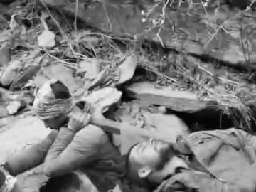 आज जम्मू-कश्मीर के डोडा जिले में सेना की एक गाड़ी के गहरी खाई में गिर जाने से दस जवानों के मौत और कई जवानों के घायल होने की सूचना बेहद दुखद है।
जान गंवाने वाले सैनिकों के परिवारों के प्रति मेरी गहरी संवेदनाएं हैं। घायलों के शीघ्र स्वास्थ्य लाभ की कामना करती हूं।