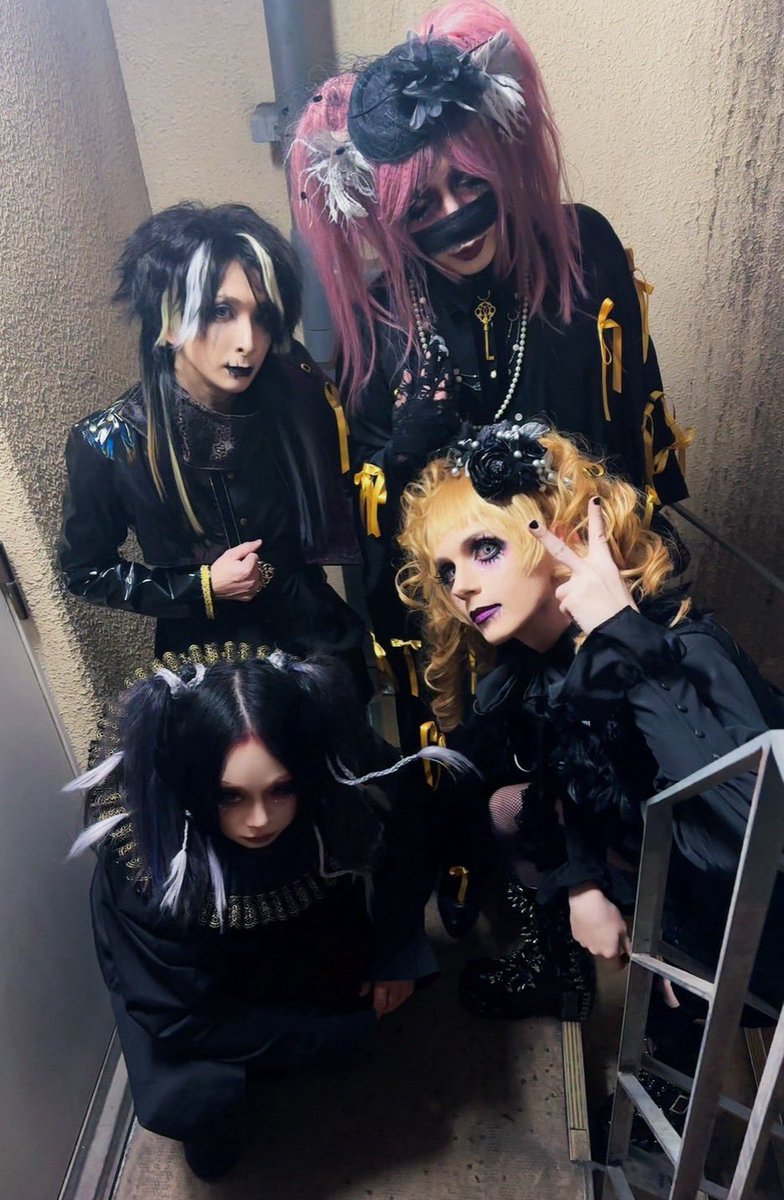 2026.1.22 IKEBUKURO EDGE セットリスト
1.人のゴミ
2.切ないは異説
3.fruitless
4.ケ・セラ・セラ
5. ...in the closet
6.Succubus

次回ライブ
2026.2.19(木)Zirco Tokyo
ハルイ生誕祭｢変身｣