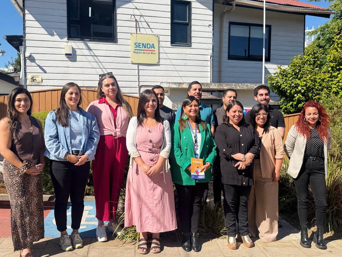 SENDALOSRIOS's tweet image. 🤝 @SENDALOSRIOS y @JUNJI_Losrios refuerzan su compromiso con el bienestar laboral.

Firmaron la Política de Prevención de JUNJI, logrando su Certificación Inicial del programa #TrabajarConCalidadDeVida de @Senda_gob que promueve entornos laborales más saludables y protectores.