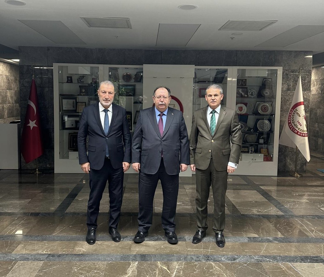 GENEL BAŞKANIMIZ YILMAZ’DAN YSK BAŞKANI YENER’E ZİYARET

Genel Başkanımız Ömer Yılmaz, Bürokrat Ankaralılar Derneği (BADER) Başkanı Mustafa Akdoğan ile birlikte 22 Ocak 2026 tarihinde Yüksek Seçim Kurulu Başkanı Ahmet Yener’i makamında ziyaret etti.

➡️ ozguvensen.org/2026/01/22/gen…