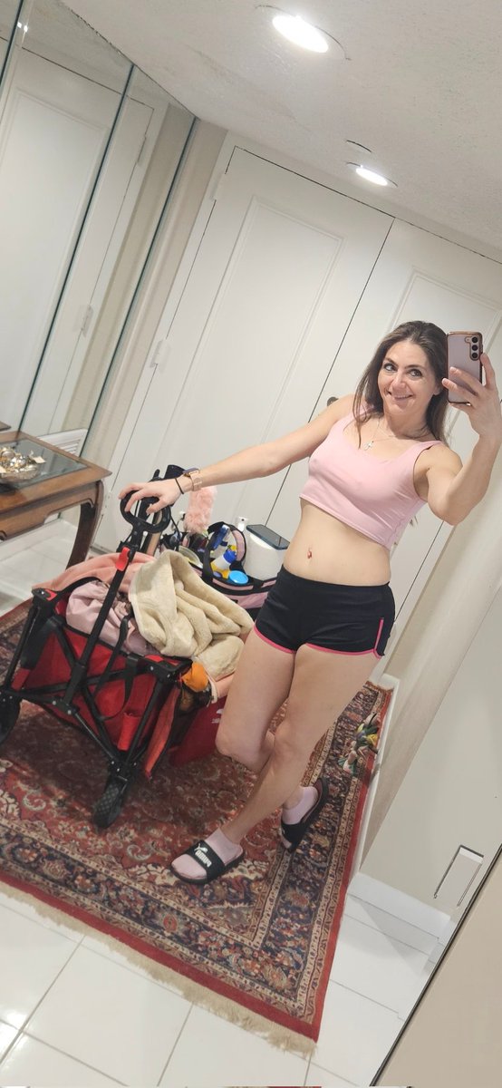 PerkyCleaner's tweet image. Happy Thursday! 💋