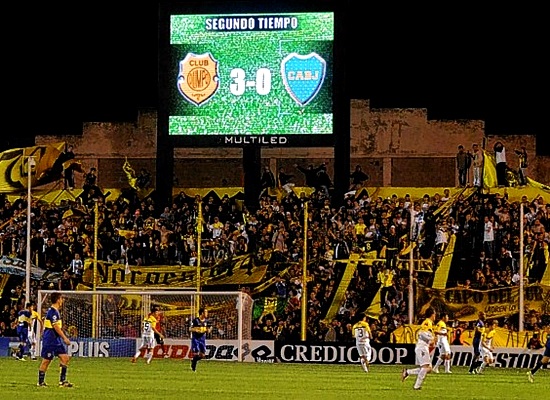 NicoFernandezBB's tweet photo. 📅🏟️ #UnDíaComoHoy 22/1/1942, se inauguró el estadio Roberto #Carminatti de @Olimpo_Oficial. Se jugó un amistoso que terminó con victoria de #Banfield sobre la @LigaDelSurOK. Fue remodelado en el mandato de Jorge #Ledo, cuando el "Aurinegro" logró su primer ascenso a Primera ⚫️🟡 https://t.co/69euXfeU2t