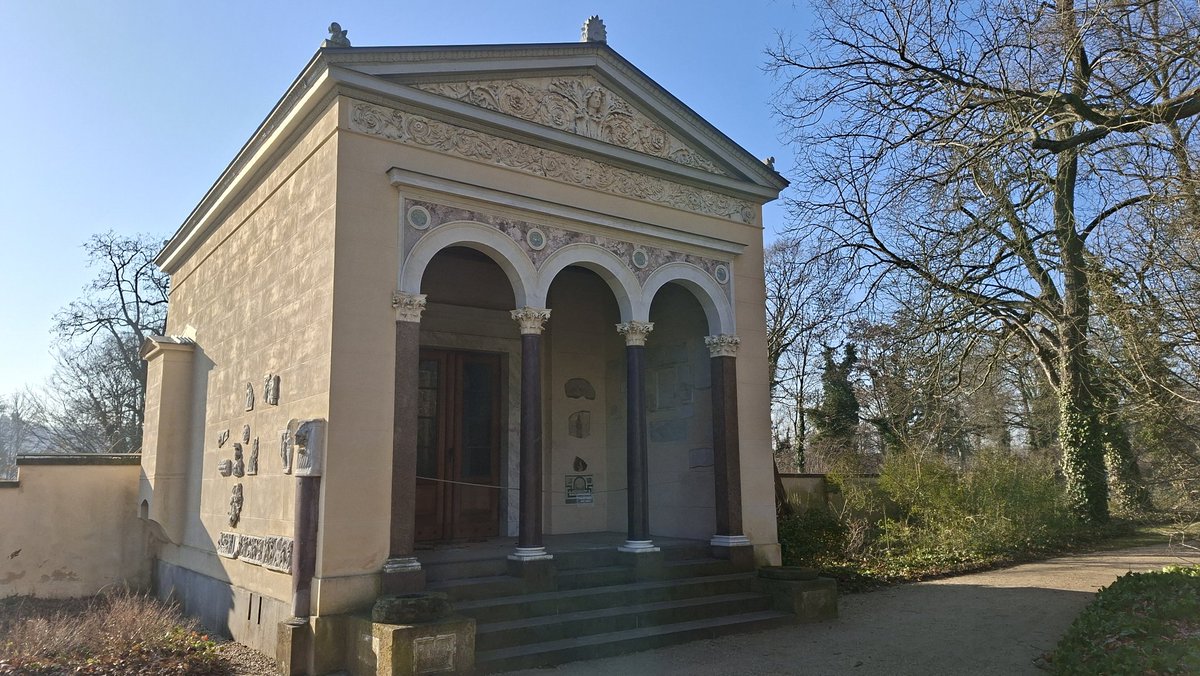 Schlosspark Glienicke, 
frostig wars ❄️,
Wir👨‍🦼🚶‍♀️haben es trotzdem genießen können.🌞