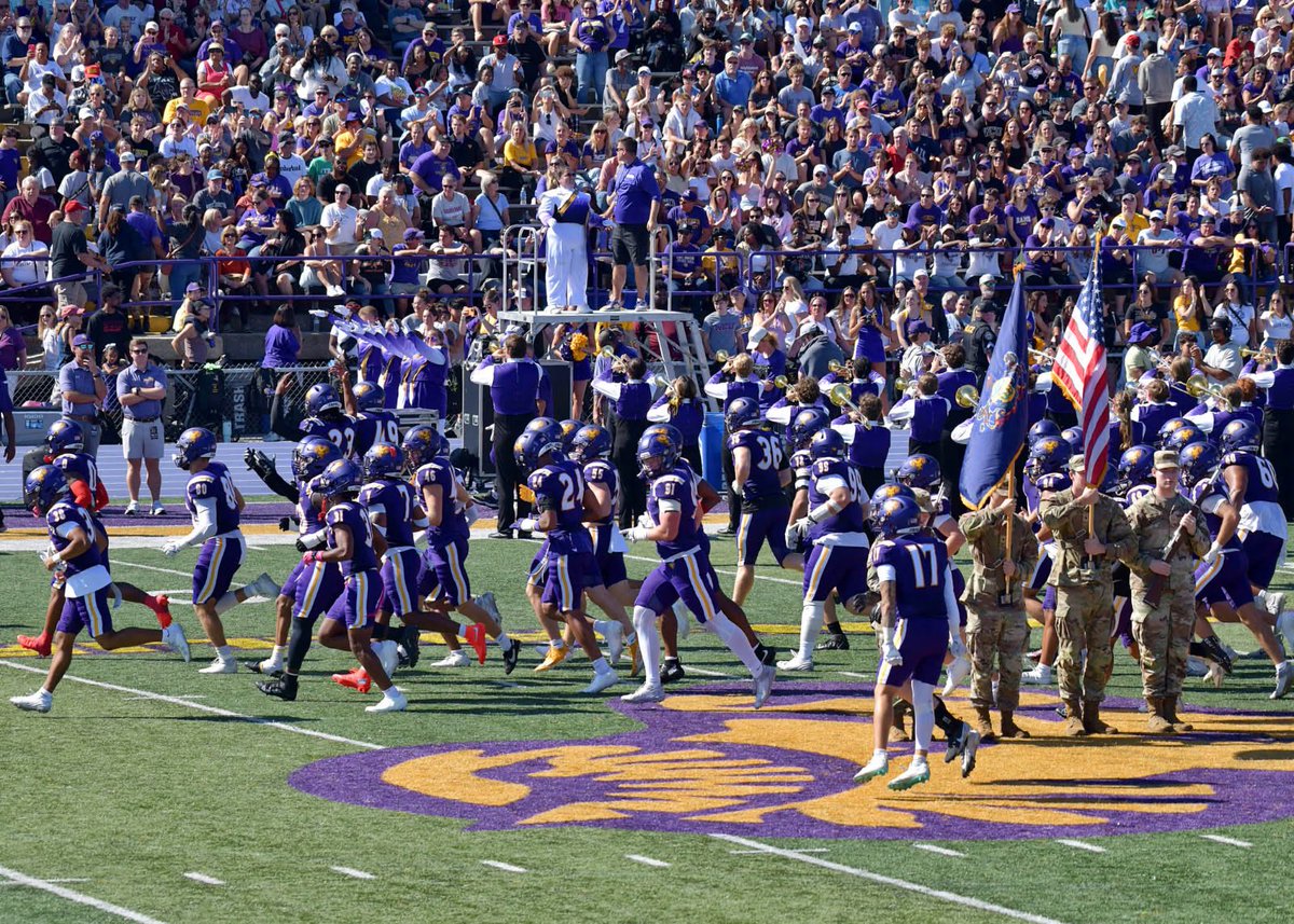 WCU_CoachGreco's tweet image. Big visit weekend on tap for  @WCUGoldenRamsFB ‼️

Welcome to all the families joining us for a visit‼️

#OnAMission #RamsUp