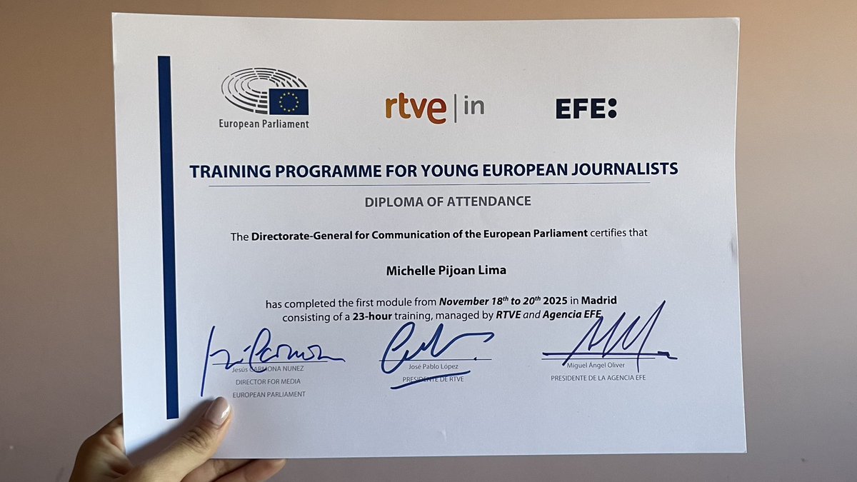 MichellePijoan's tweet photo. dos meses ya 
de una experiencia chulísima 
con @RTVEin @EFEnoticias y @Europarl_ES 💙 https://t.co/RANnrOG5IH