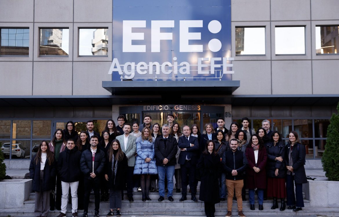 MichellePijoan's tweet photo. dos meses ya 
de una experiencia chulísima 
con @RTVEin @EFEnoticias y @Europarl_ES 💙 https://t.co/RANnrOG5IH