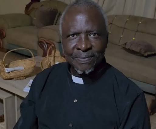 NigeriaStories's tweet image. BREAKING: viral Reverend father Ezekiel Dachomo who called on US president Donald Trump to help save Christian’s in Nigeria 🇳🇬 is reportedly battling with liver disease and requiring urgent overseas medical attention.