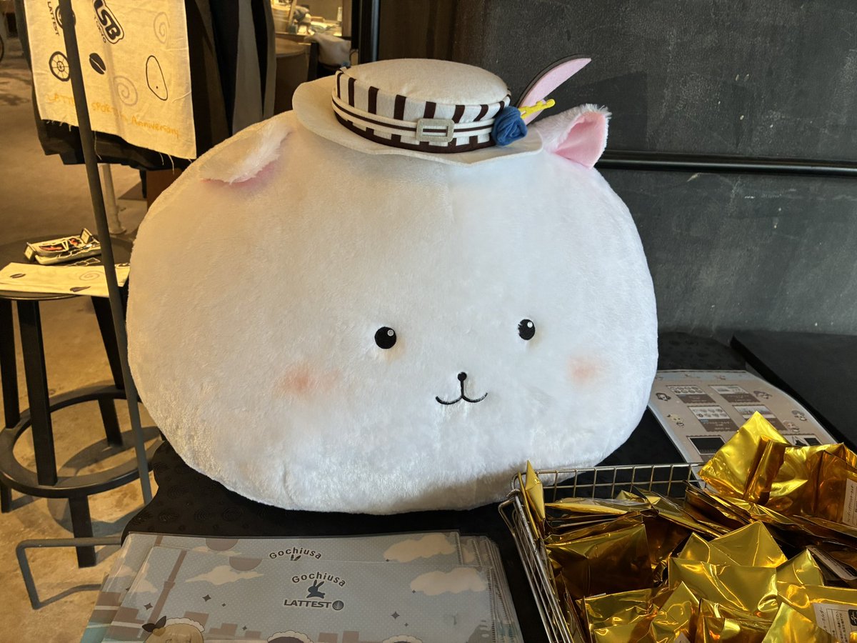 KAI9005M's tweet photo. 午後は東京ミズマチの #LATTEST さんのごちうさコラボへティッピー多めの展示🐇
#gochiusa https://t.co/z5p6rTvFXG
