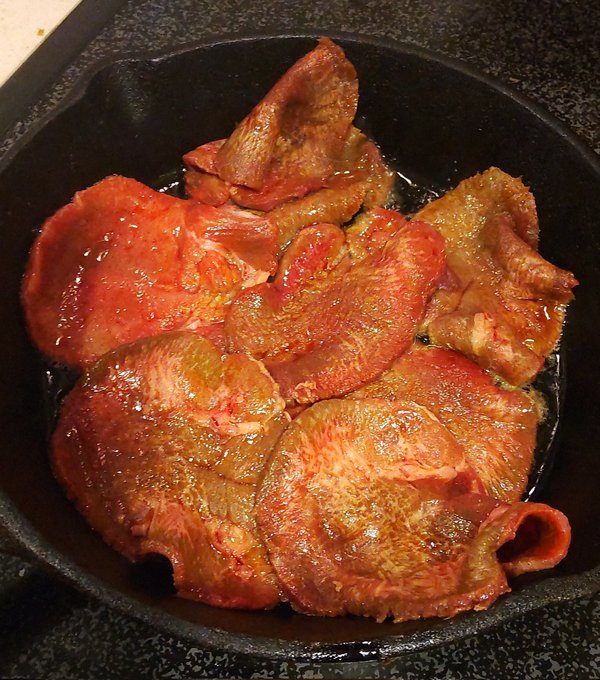 鉄スキレットの、真の力が目覚める...( ˇωˇ )
#200円タン塩 