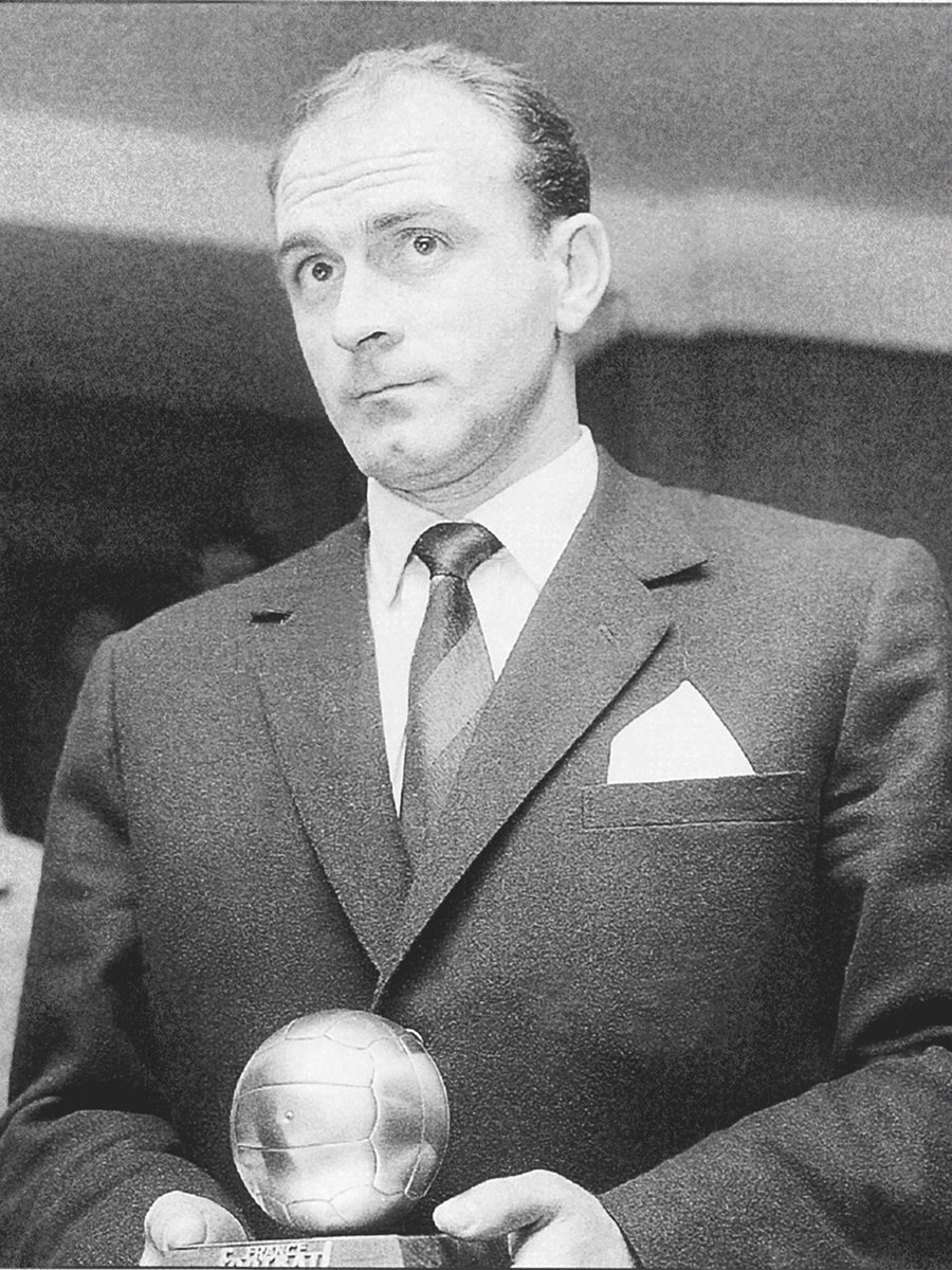 Fun_Realmadrid's tweet photo. 🗓️ Tal día como hoy, en 1958, Alfredo Di Stéfano recibía su primer Balón de Oro. https://t.co/N0nFR9GBNL