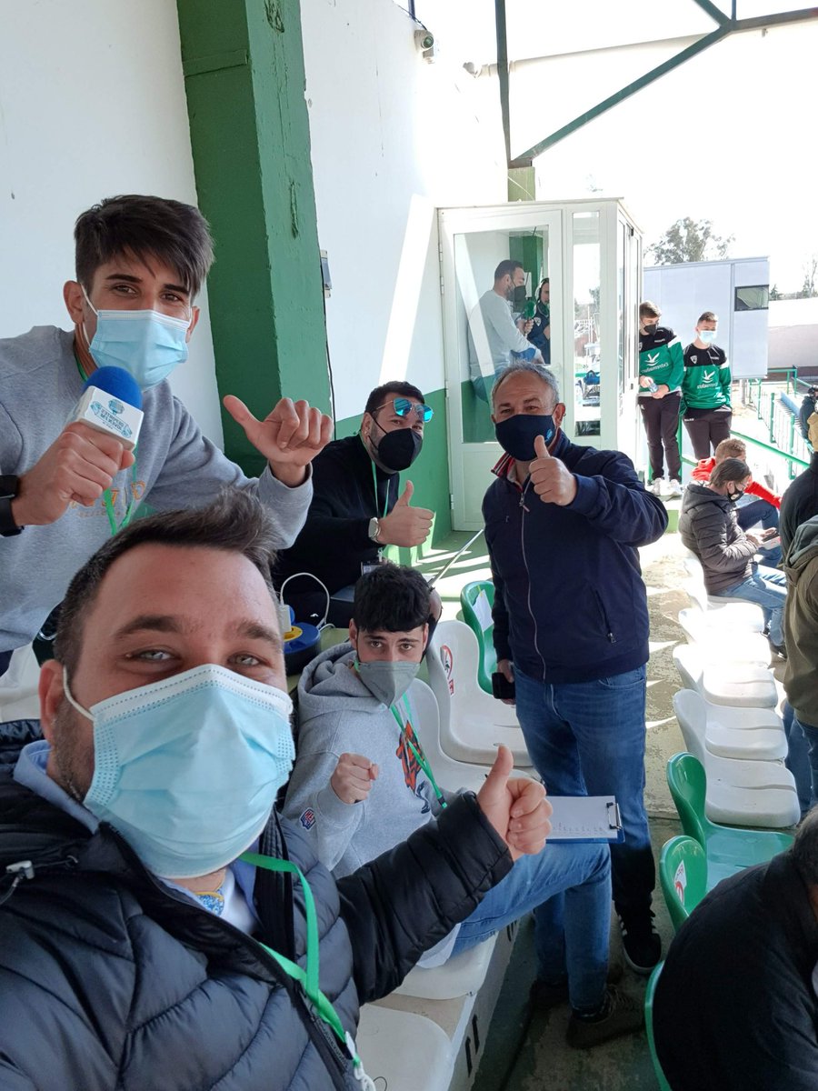 aure84v's tweet image. Villanueva de la serena, en medio de la grada, en un partido donde ambos nos jugábamos el ascenso a 1 rfef. Mezclados con los aficionados locales. Lo consiguió mi Talavera
