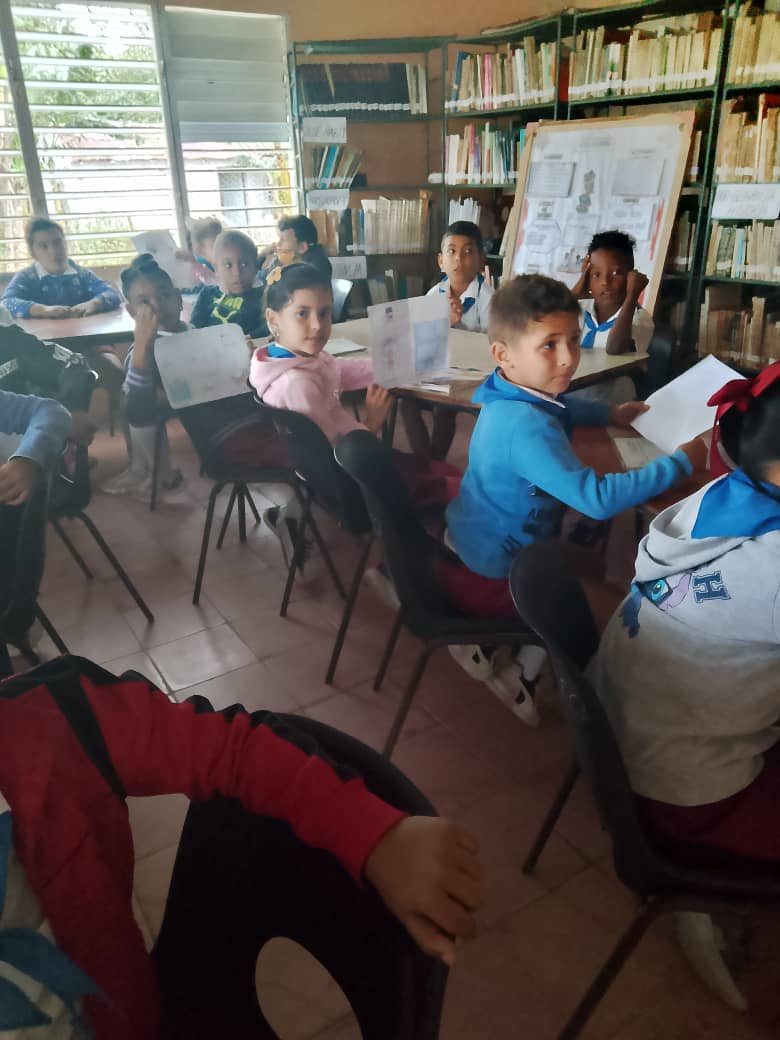 En la Institución Educativa Antonio Maceo en Céspedes, se llevó a cabo una visita especializada que comenzó con un matutino enfocado en la concienciación sobre las adicciones. La actividad culminó con una enriquecedora sesión impartida por nuestras bibliotecarias.
#CubaMined