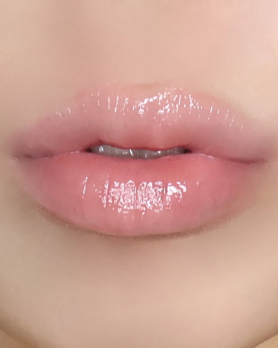 #협찬 
KaredX호호뷰티 공동개발
PDRN 오트밀크 세럼🤎

민감성피부도 사용 가능한 제품! 
물처럼 흐르는 물 같은 제형인데 롤링해줄수록
속보습이 짱짱하게 차올라요

세럼의 빠른 흡수력과 크림이 보습력이 더해진 느낌! 오트의 효능과 비건시카 pdrn이 만나
진정 효과까지 최고✨

지성은 양 볼에