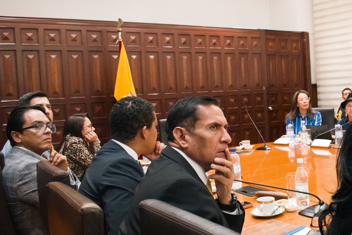 Esta fue la agenda junto a los Gobernadores de todas las provincias, definimos estrategias que mejoren la vida de los ecuatorianos:

- Fortalecer la seguridad del país.
- Mejorar la infraestructura.
- Garantizar la calidad y agilidad en los servicios del Estado.
- Tomar medidas
