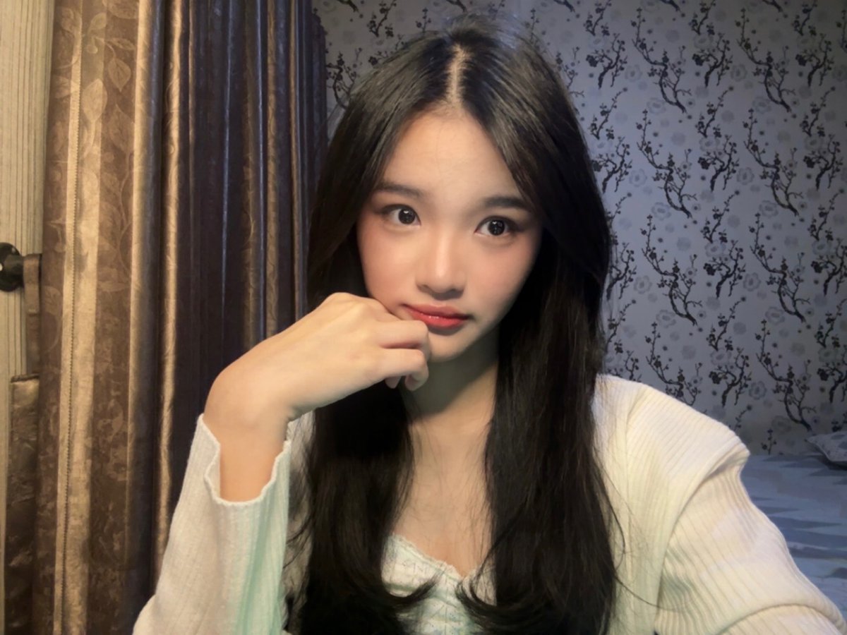 CErine_JKT48's tweet photo. terimakasii banyak semua untuk video call hari inii!! 🫶🏻 pembuka tahun yang menyenangkan yaa,  semangat menjalani kegiatan kegiatannya!! jangan lupa selalu jaga kesehatan OKKK biar bisa ketemu terus😆🤍 sampai ketemu lagi semuaaa~ 💪🏻💪🏻 https://t.co/Jbn3mBMTLq