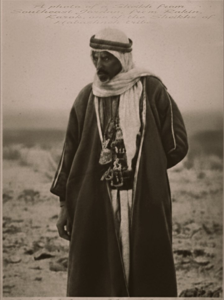 hKerakt's tweet photo. شيخ من شيوخ قبيلة الحباشنة في
 راكين/ الكرك  
صوره من بطاقه بريديه Cap
معنونه اعلى الصوره  ومن الخلف 
1920 
A photo of a Sheikh from Southeast Jordan, from Rakin, Karak, one of the Sheikhs of Habashneh tribe https://t.co/WwvPtukrxe