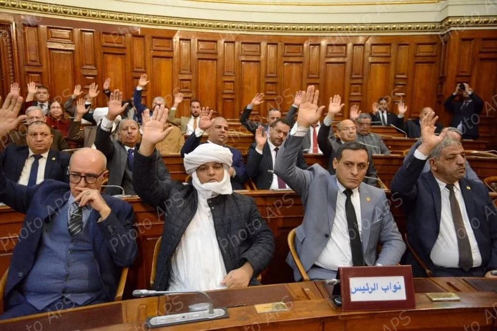 مجلس الأمة يمرّر نص  #قانون_تجريم_الاستعمار الفرنسي.. مع التحفظ على 13 مادة متعلقة أساسا بمسألتيْ "التعويض و الإعتذار".. علما بأن  المجلس الشعبي الوطني كان قد صادق على مشروع  القانون بالإجماع في أواخر ديسمبر .