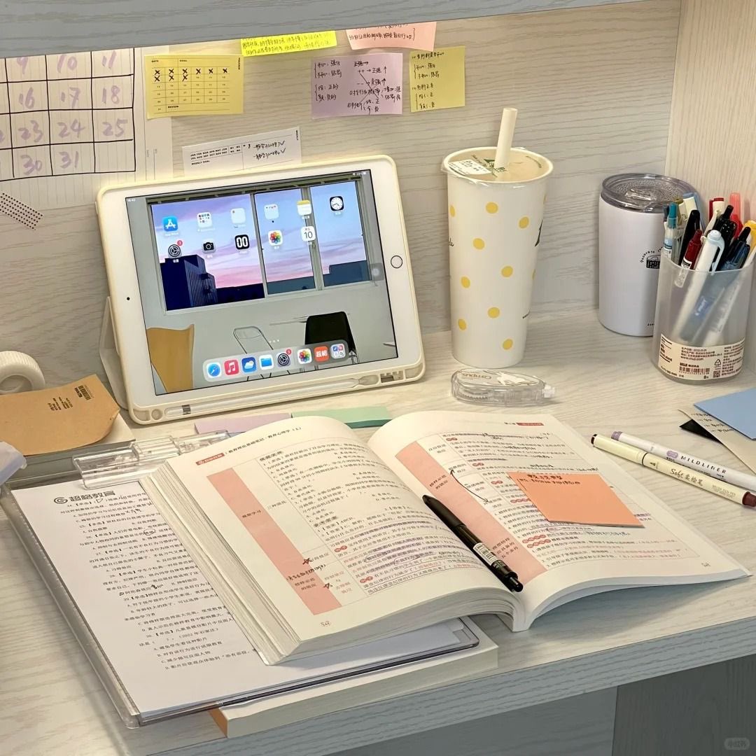 midnightsgigi's tweet image. 𝜗ৎ - #collegetwt | #studytwt | #studytwtbr

• gigi - ela/dela
• graduanda em pedagogia 
• ⁠objetivo: compartilhar minha rotina, não procrastinar, fazer amizades e moots
𐙚: kpop, livros, filmes, estudos &amp;amp; taylor swift

♡/↺ = moots