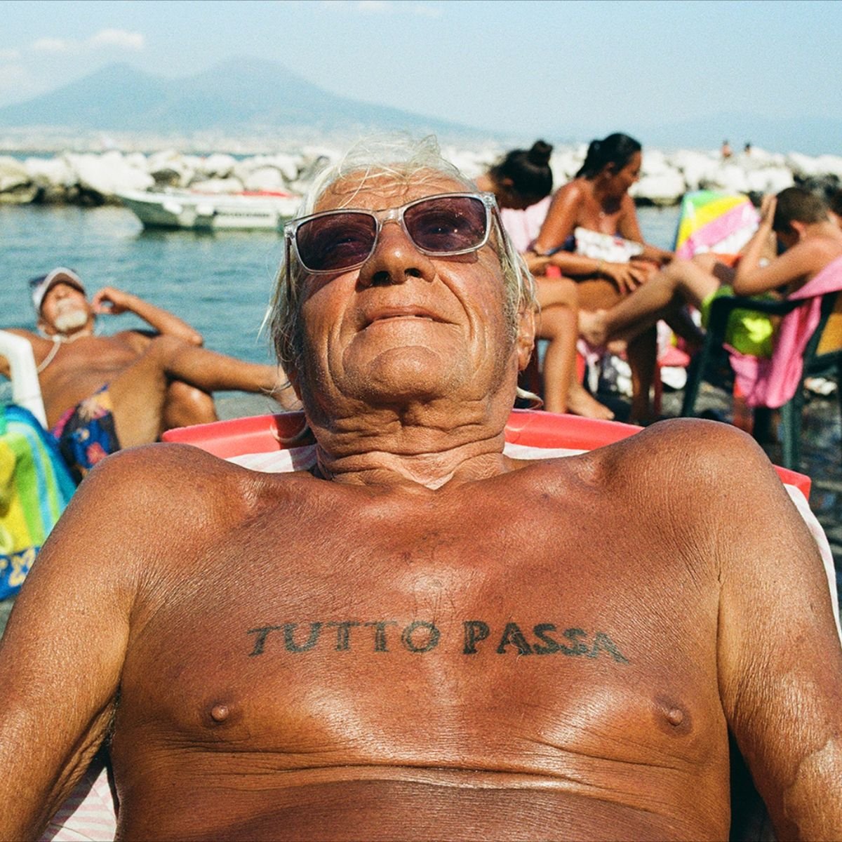 AlpacaAurelius's tweet image. f**k the american dream, i want to live the southern european dream

not giving a f about work, sitting in the sun with my homies, drinking wine, affogatos, dancing, espressos, kisses on the cheek, moving my arms around a lot, mammmma mia, tanned skin, linen shirts, la dolce vita