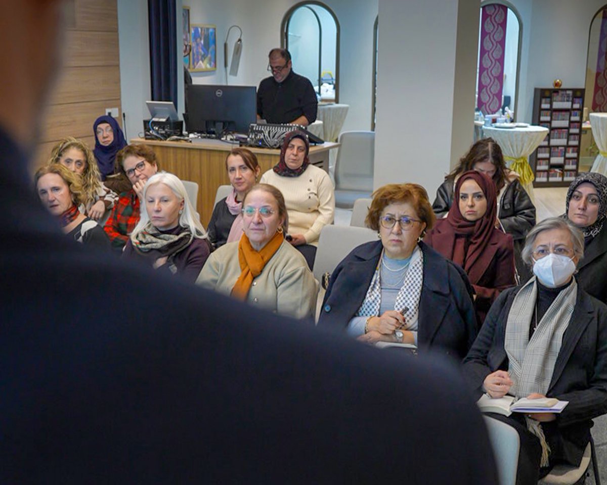 togemder's tweet image. "...Bilesiniz ki gönüller ancak Allah’ı zikrederek huzura kavuşur."

İstanbul Müftümüz Doç. Dr. Emrullah Tuncel Hocamız ile bu hafta TOGEMDER'de gerçekleştirdiğimiz Esmaül Hüsna Okuması'ndan kareler.