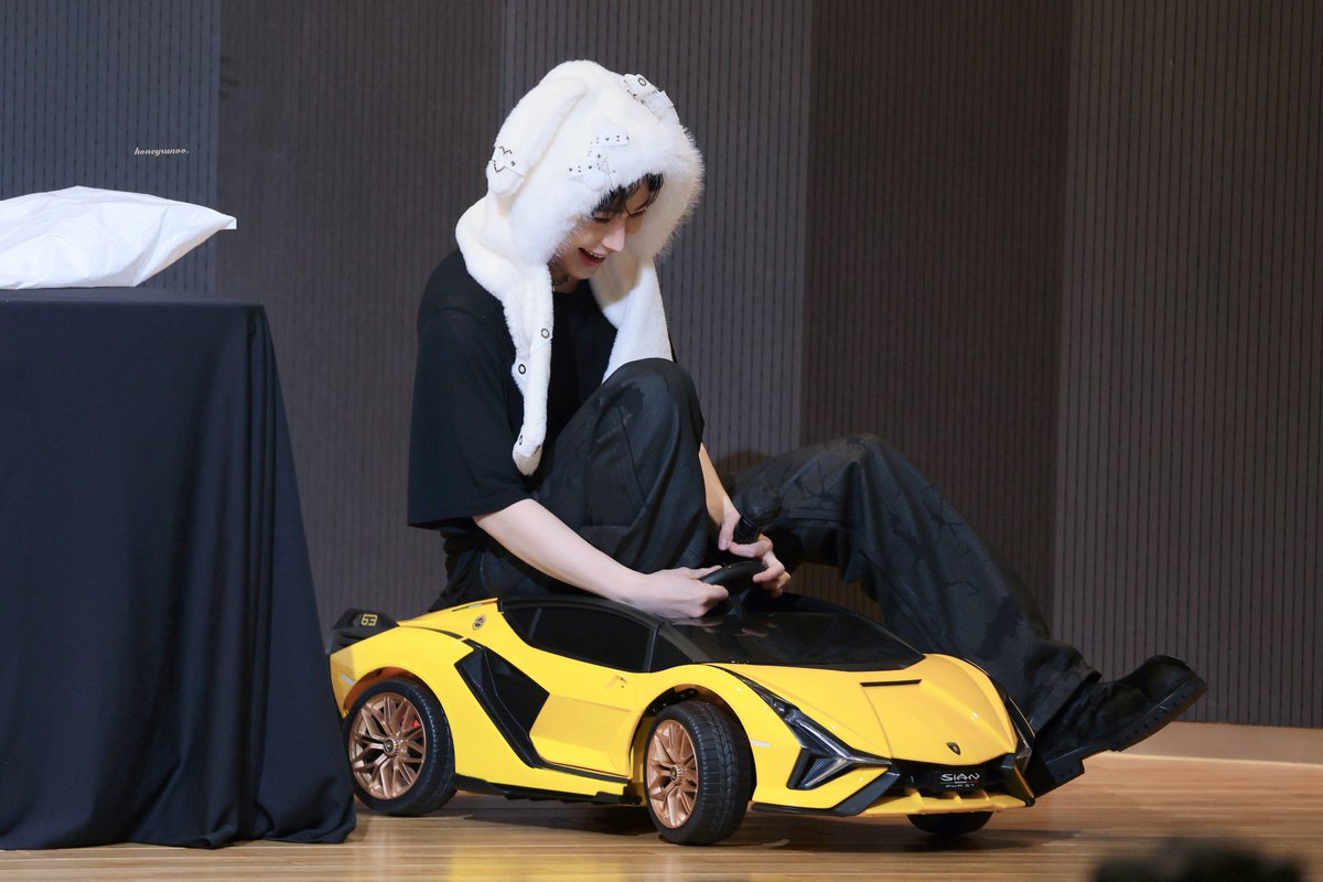 HoneySun_0624's tweet image. 260122
떤보르기니 타고 온 떠누🤨
#김선우 #엔하이픈_선우 #SUNOO #ENHYPEN
@ENHYPEN_members