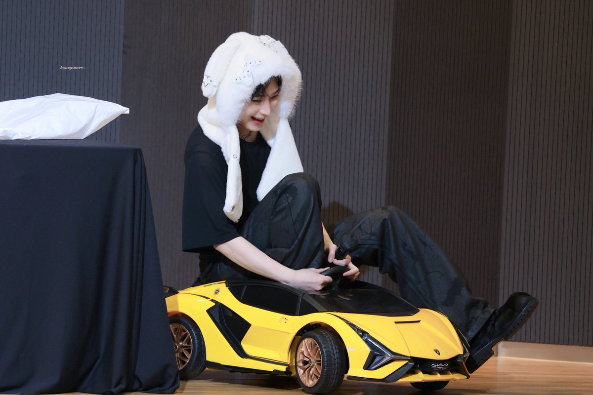 HoneySun_0624's tweet image. 260122
떤보르기니 타고 온 떠누🤨
#김선우 #엔하이픈_선우 #SUNOO #ENHYPEN
@ENHYPEN_members