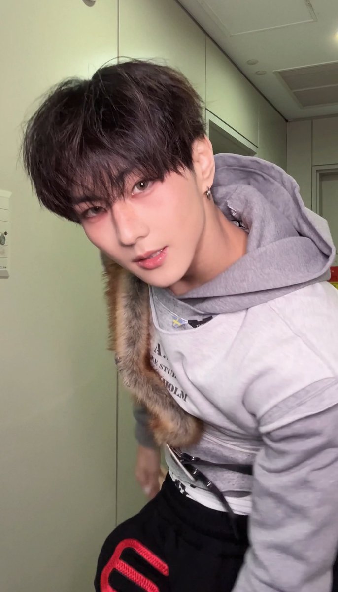 jibiconnect's tweet image. 23살이뭐이렇게생김