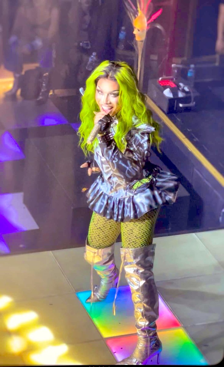 imbellame's tweet photo. Lord, thank you for the timing. Seeing my faves just one month apart is wild 😫♥️

#TourMaVie #Dojacat #KhiannawithAK #winners #DragRacePH https://t.co/2gYuwdBVay