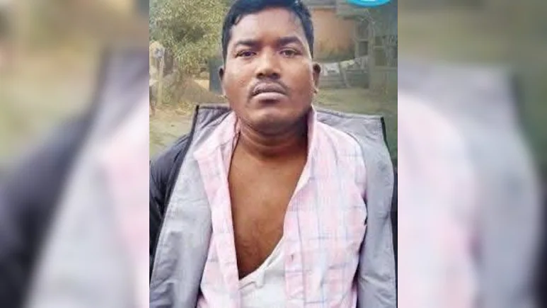 ndtv's tweet photo. Odisha Pastor Assaulted, Forced To Drink Drain Water By Right-Wing Group https://t.co/nFDKNByOa6 https://t.co/GqEH2UX9Kw