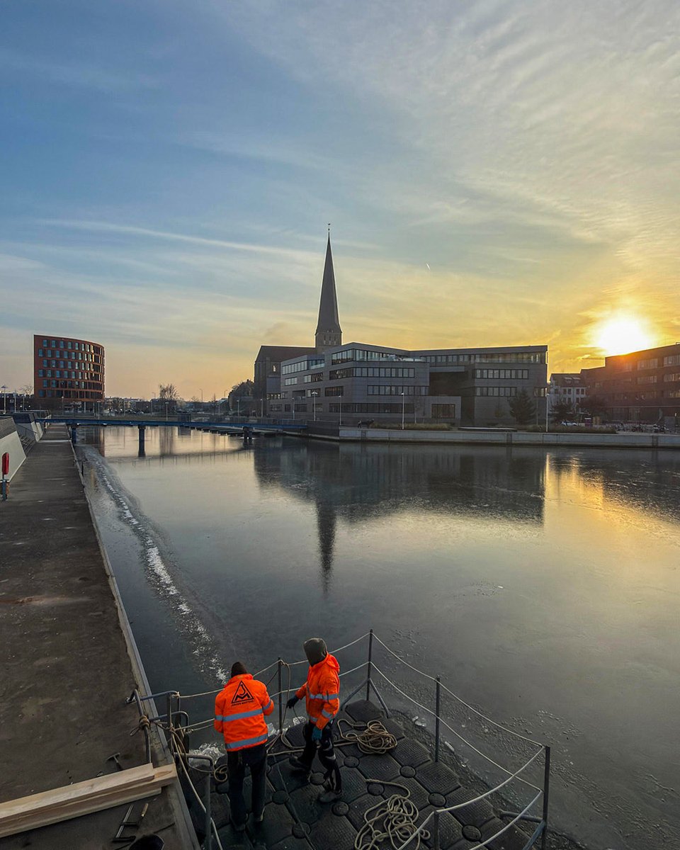 Rostock_Heute's tweet photo. #Eis auf der #Warnow im #Stadthafen #Rostock #Ludewigbecken https://t.co/bU9O37XGMr