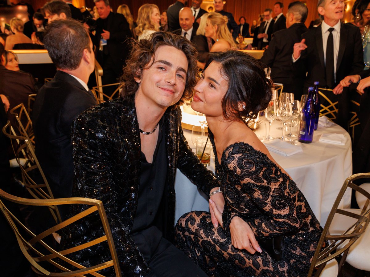 decosed's tweet image. ➤ kylie jenner and timothée chalamet engaged in 2026?

there have been rumors about their wedding for a long time

i think it will happen before the oscars ceremony

it will attract a lot of attention

i really like this couple, I'm betting on YES

▻ market -…