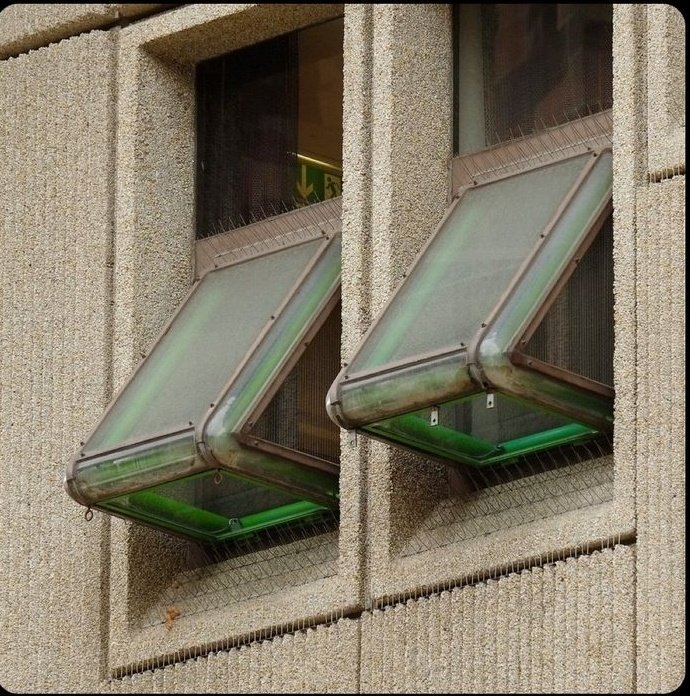 LeoDaVinciWave's tweet image. The exterior windows of the Breuninger Department Store in Freiburg, Germany, an example of Brutalist architecture designed by architect Heinz Mohl and completed in 1975.