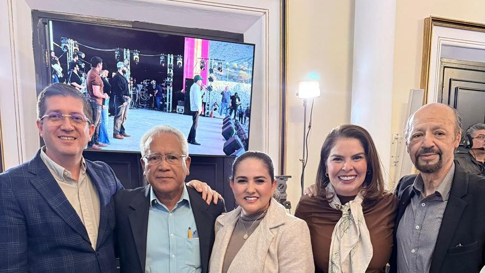 CelidaLopezc's tweet image. Fue un honor asistir a la presentación del Marco de Financiamientos e Inversiones Públicas Sostenibles del Estado de Sonora y a la instalación del Comité de Inversiones, acciones encabezadas por nuestro gobernador Alfonso Durazo para fortalecer la planeación financiera y el…