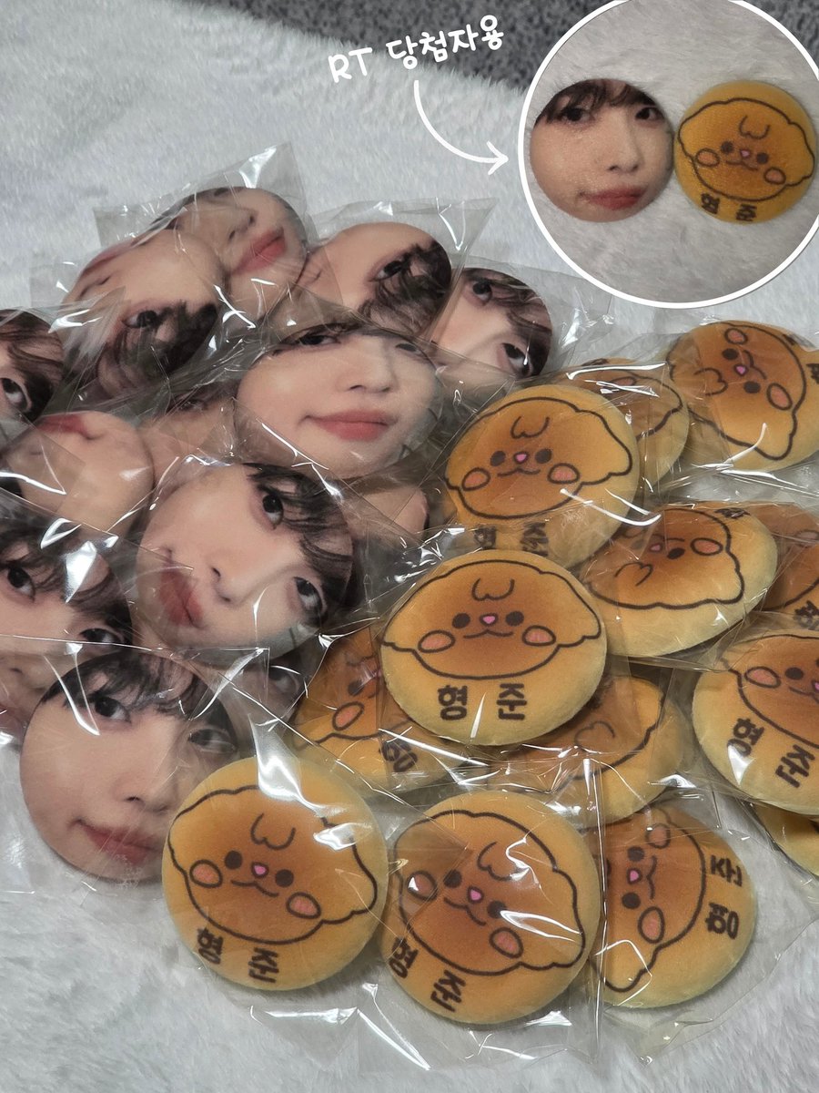 monggeul22's tweet photo. 2026 CRAVITY FAN-CON
🎉VITY FESTA🎉 

말랑핀뱃지 SET(형준 얼굴+대왕 칸쵸) 나눔합니다!

✨️날짜: 2/7 첫콘
✨️시간, 장소: 당일 타래 공지
✨️수량: 10SET

#RT 추첨 한 분께 말랑핀뱃지 미니 1SET를 보내드립니다! (국내 주소 한정)

무인 나눔 예정으로 1인 1SET만 가져가주세요🥰
#크래비티 #CRAVITY #형준 #HYEONGJUN