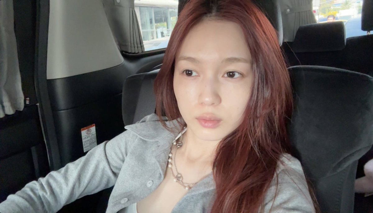 Shibasanver2's tweet image. 2 Phase of Loverrukk today : 

Phase 1 : make sure P'Milk know she miss her
Phase 2 : Make sure P'Milk know what she's missing 

😭😭😭😭😭😭 The thirst trap

#loverrukk #มินิฮาร์ทของเลิฟ