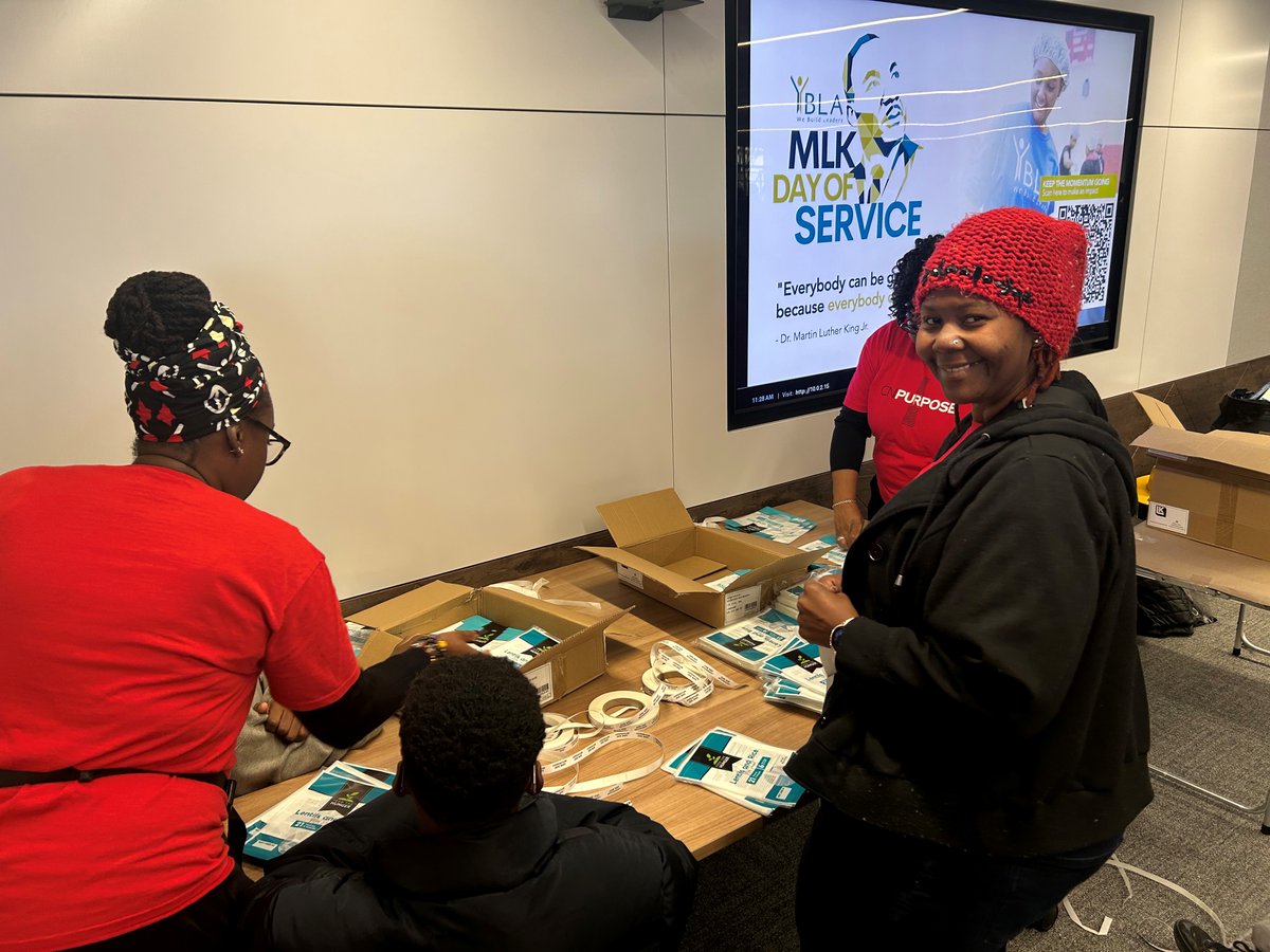 CokeCCBCC's tweet image. Earlier this week, on #MLKDay, our Teammates came together to serve with Purpose alongside Young Black Leadership Alliance in Charlotte, NC. Together, we packed 35,000 meals to help support those in need. 

We're proud of our Teammates for honoring Dr. King's legacy through