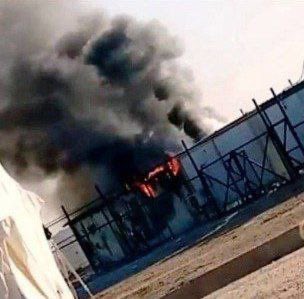 HamamIssa7's tweet image. #الحسكة
نشوب حريق كبير داخل غُرف مُسبقة الصنع في #مخيم_الهول شرق الحسكة