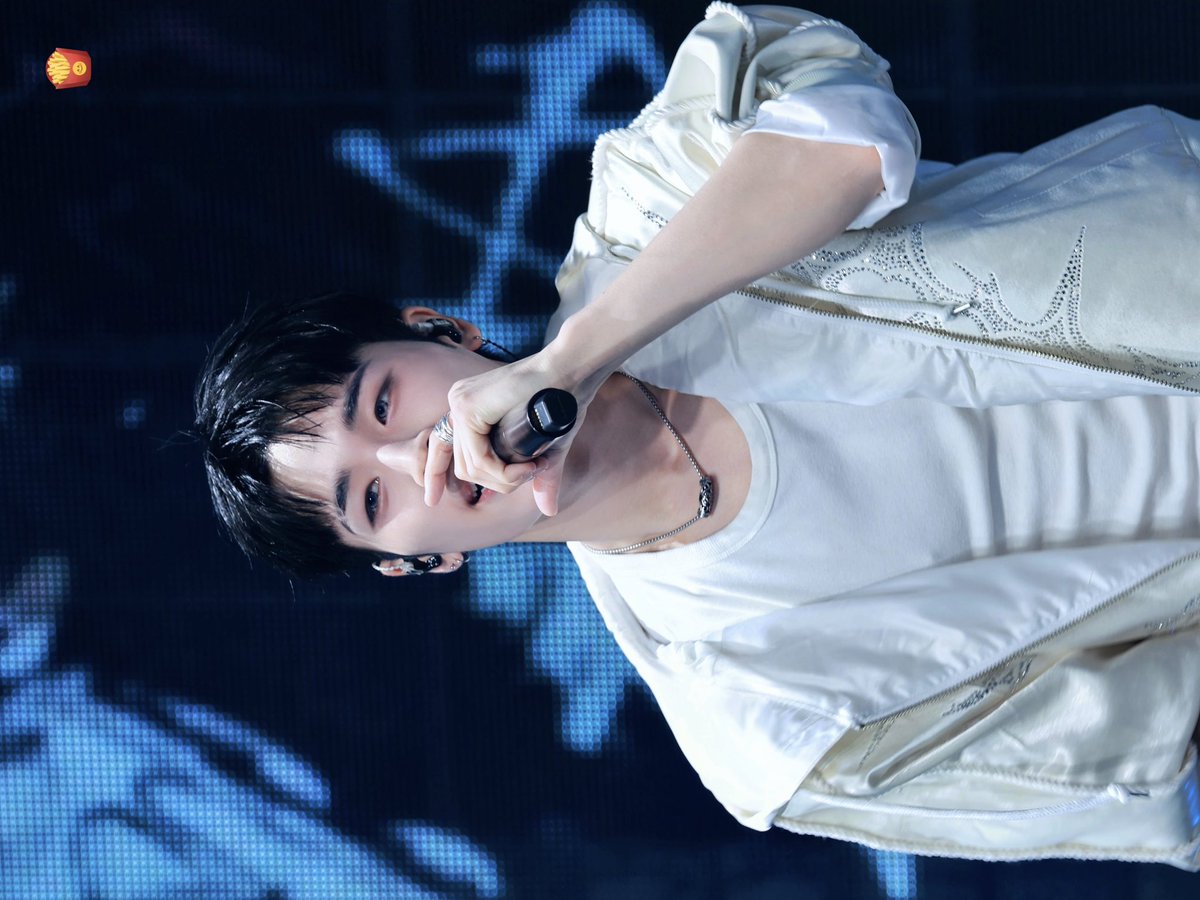 Friesssyooni's tweet image. 시간이 진짜 빨리 간다.. 벌써 하루 좋아한 지 2년이 됐다. 멋진 아이돌이 되는 걸 보니 너무 행복하다!!

춤 잘 추는 하루 생일축하해!! 
태어나줘서 곰아워~!!
항상 행복하고 건강했으면 좋겠다!!

♡ 언제나 하루편 ♡ 앞으로도 사랑해 ♡

#HAPPY_HARU_DAY 
#나의하루_생일축하해
#하루 #HARU