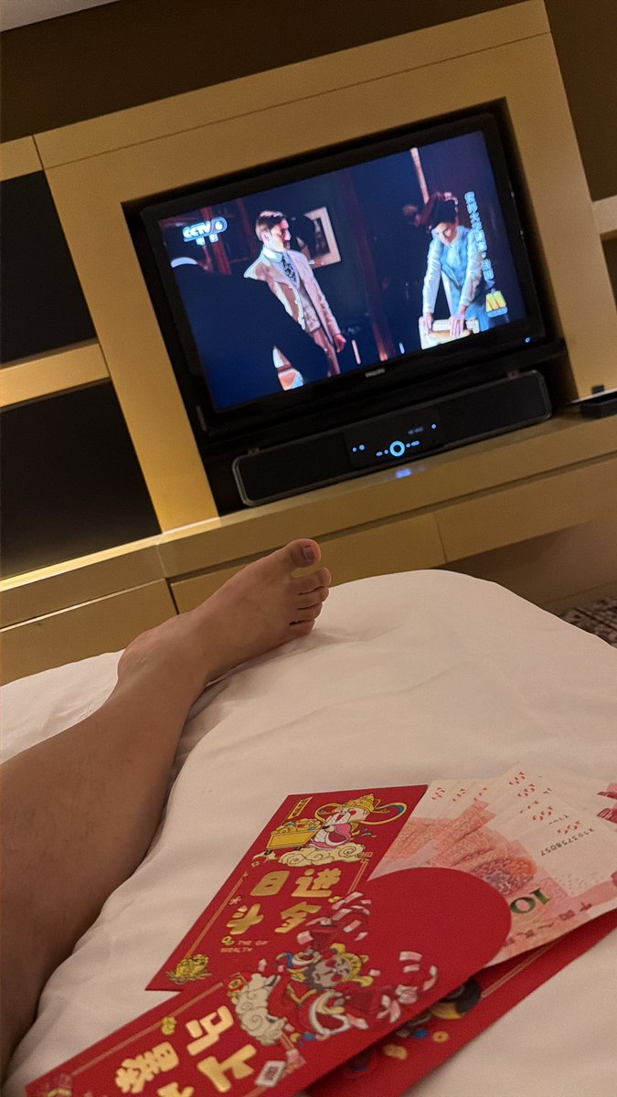 another81860429's tweet photo. 上海的可爱弟弟在哪里，在静安这边洲际酒店🏨找了一下午没找到个可爱dd，大红包也给不出去😂 https://t.co/MVvrdCvRox
