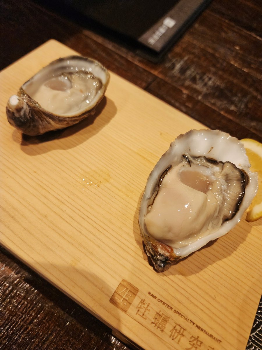 ちろる ちろぴの店員さん アクリルキーホルダー（ちろる） – ちろぴのマーケット