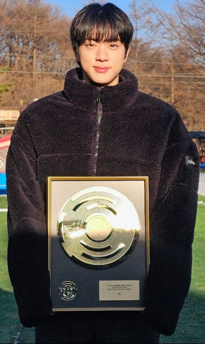 ModifierKingJIN's tweet image. 내 새꾸 우리 석진이❤️
골디 인기상이라니🎉
의미가 꽤 큰 수상🏅축하축하해🎉
누나..일단 첫콘,막콘 했어
지금부터 시작이야
한국콘은 무조건 올콘할거야

힘내볼겡😍

내 사랑 석진시 💕 

✔️스밍 쳌쳌(스포티 별표)

#BTSJIN #JIN #방탄소년단진 #김석진
#KimSeokjin #진 @BTS_twt