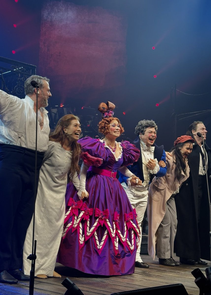 mysweetcupoftea's tweet photo. lea salonga stared right into my eyes during beggars at the feast (i was seated at A13) and i nearly died fr. here have some adorable curtain call pics from tonight 🥹 https://t.co/VEdHv2rp48