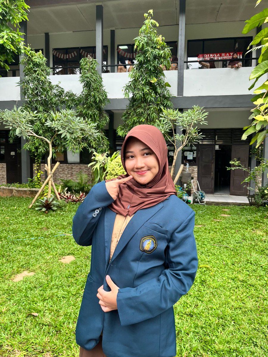 eisafairyy's tweet photo. 2026 aku jadi salah satu mahasiswa yang menggunakan salah satu almet ini untuk dipakai kuliah nanti, alias aku masuk salah satu dari dua PTN (UB OR UM) ini ya allah, lancarkan segala urusan aku, termasuk keberhasilan ku ya Allah, aamiin 🤲🏻 https://t.co/IfKd0tgvaJ