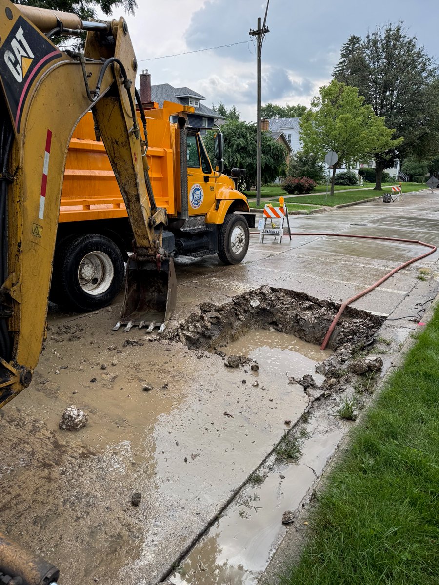 ❄️ Brookfield Public Works Extreme Cold Alert – Protect Water Pipes

Frigid temperatures will continue to impact the area for the next 7-10 days.

Extreme cold can cause frozen home pipes and water main breaks.

🏠 Prevent Frozen Pipes
· Let faucets drip overnight
· Open cabinet