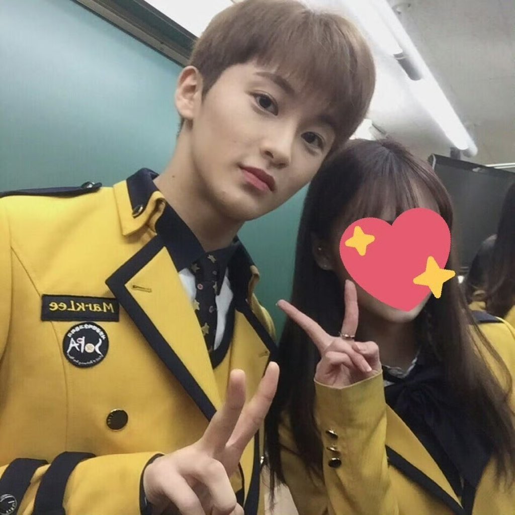 faiakacotton's tweet image. สมัยโสภาฮีฮอตยันป้ายชื่อ คนอื่นป้ายชื่อภาษาเกาหลีฮีเด็กนอกอิมพอร์ตแคนาดาป้ายชื่อก็เขียนอิ้ง MarkLeeไปเลย