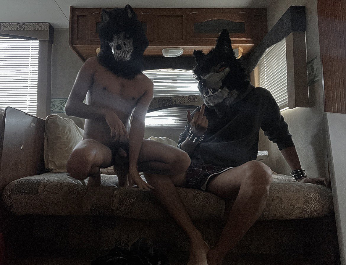 Exotic and Derick just chilling ig 🤷